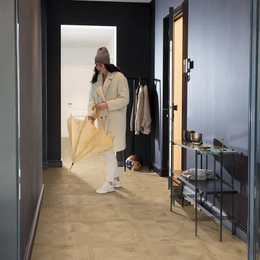 IPA4142_Interior02-B2B Square XL